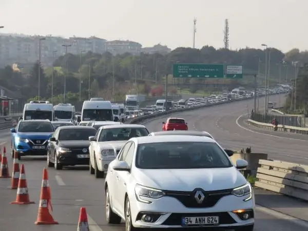 15 TEMMUZ ŞEHİTLER KÖPRÜSÜ'NDE TAM KAPANMA DENETİMİ 15 TEMMUZ ŞEHİTLER KÖPRÜSÜ'NDE TAM KAPANMA DENETİMİ