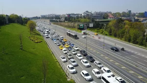 Son dakika... 15 TEMMUZ ŞEHİTLER KÖPRÜSÜ'NDE TAM KAPANMANIN İLK GÜNÜNDE TRAFİK YOĞUNLUĞU Son dakika... 15 TEMMUZ ŞEHİTLER KÖPRÜSÜ'NDE TAM KAPANMANIN İLK GÜNÜNDE TRAFİK YOĞUNLUĞU