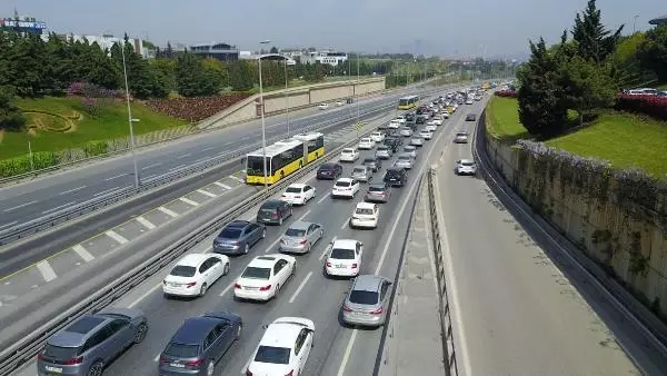 Son dakika... 15 TEMMUZ ŞEHİTLER KÖPRÜSÜ'NDE TAM KAPANMANIN İLK GÜNÜNDE TRAFİK YOĞUNLUĞU Son dakika... 15 TEMMUZ ŞEHİTLER KÖPRÜSÜ'NDE TAM KAPANMANIN İLK GÜNÜNDE TRAFİK YOĞUNLUĞU