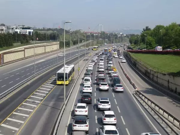 Son dakika... 15 TEMMUZ ŞEHİTLER KÖPRÜSÜ'NDE TAM KAPANMANIN İLK GÜNÜNDE TRAFİK YOĞUNLUĞU Son dakika... 15 TEMMUZ ŞEHİTLER KÖPRÜSÜ'NDE TAM KAPANMANIN İLK GÜNÜNDE TRAFİK YOĞUNLUĞU