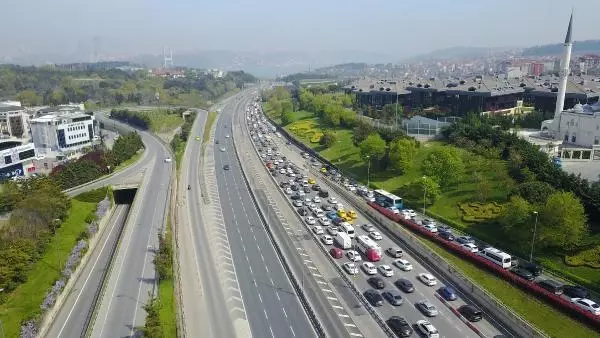 Son dakika... 15 TEMMUZ ŞEHİTLER KÖPRÜSÜ'NDE TAM KAPANMANIN İLK GÜNÜNDE TRAFİK YOĞUNLUĞU Son dakika... 15 TEMMUZ ŞEHİTLER KÖPRÜSÜ'NDE TAM KAPANMANIN İLK GÜNÜNDE TRAFİK YOĞUNLUĞU
