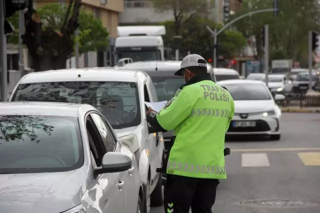 Kapanma öncesi oluşan yoğunluk yerini sessizliğe bıraktı Kapanma öncesi oluşan yoğunluk yerini sessizliğe bıraktı