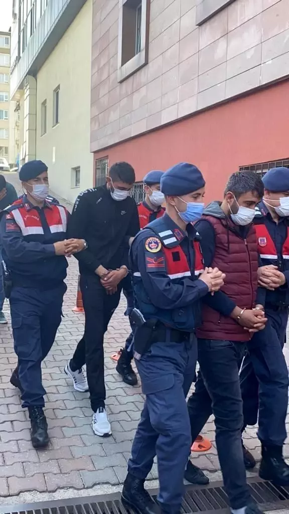 6 evden hırsızlık yapan 3 kişi yakalandı 6 evden hırsızlık yapan 3 kişi yakalandı