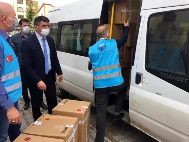 900 çocuğa bayramlık kıyafet hediye edildi 900 çocuğa bayramlık kıyafet hediye edildi