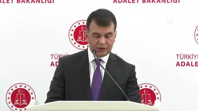 Adalet Bakanlığı Sözcüsü Çekin: '(Kripto para borsası soruşturmaları) Firari şüphelilerin yakalanması için çalışmalar sürmektedir' Adalet Bakanlığı Sözcüsü Çekin: '(Kripto para borsası soruşturmaları) Firari şüphelilerin yakalanması için çalışmalar sürmektedir'
