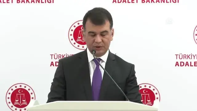 Adalet Bakanlığı Sözcüsü Çekin: '(Kripto para borsası soruşturmaları) Firari şüphelilerin yakalanması için çalışmalar sürmektedir' Adalet Bakanlığı Sözcüsü Çekin: '(Kripto para borsası soruşturmaları) Firari şüphelilerin yakalanması için çalışmalar sürmektedir'