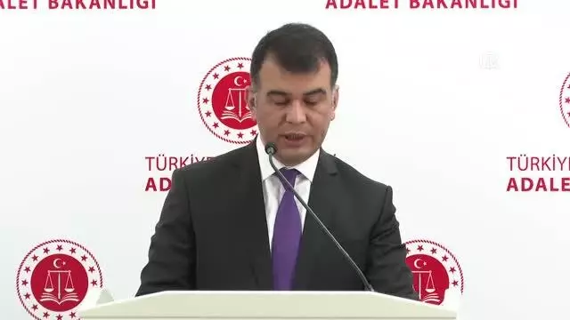 Adalet Bakanlığı Sözcüsü Çekin: '(Kripto para borsası soruşturmaları) Firari şüphelilerin yakalanması için çalışmalar sürmektedir' Adalet Bakanlığı Sözcüsü Çekin: '(Kripto para borsası soruşturmaları) Firari şüphelilerin yakalanması için çalışmalar sürmektedir'