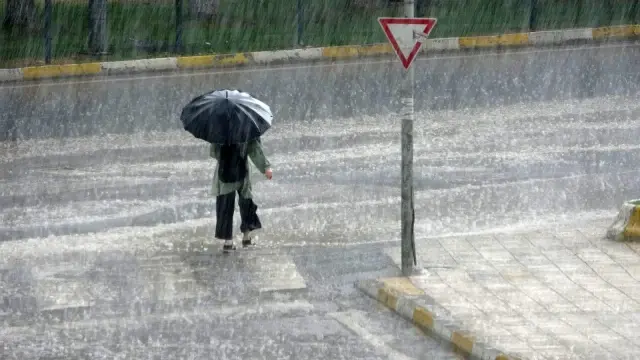 Adıyaman'da şiddetli yağmur hayatı olumsuz etkiledi Adıyaman'da şiddetli yağmur hayatı olumsuz etkiledi