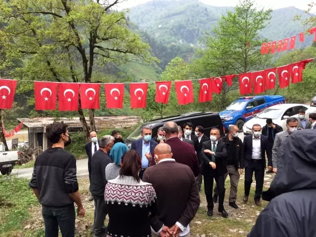 AK Parti'li vekiller İkizdere'deki taş ocağıyla ilgili yöre halkıyla görüştü AK Parti'li vekiller İkizdere'deki taş ocağıyla ilgili yöre halkıyla görüştü