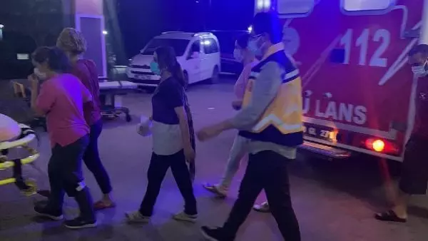 Akşam yemeğinden zehirlenen 106 kişi, hastaneye kaldırıldı - Yeniden Akşam yemeğinden zehirlenen 106 kişi, hastaneye kaldırıldı - Yeniden