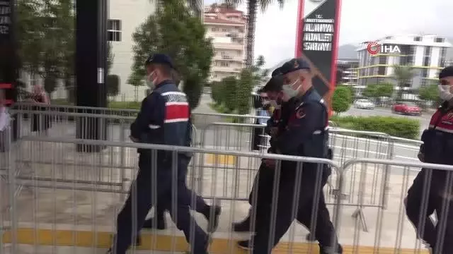 Son dakika 3. sayfa: Alanya'da yasa dışı bahis operasyonuna 4 tutuklama, 1 ev hapsi Son dakika 3. sayfa: Alanya'da yasa dışı bahis operasyonuna 4 tutuklama, 1 ev hapsi