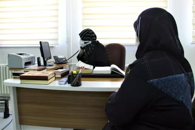 'Alo fetva' hattına yoğun ilgi, telefonlar kilitlendi, personel sayısı arttırıldı 'Alo fetva' hattına yoğun ilgi, telefonlar kilitlendi, personel sayısı arttırıldı