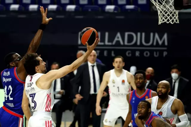 Anadolu Efes, Final Four biletini İstanbul'a bıraktı Anadolu Efes, Final Four biletini İstanbul'a bıraktı