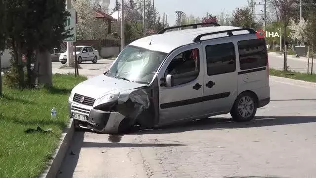 Son dakika haber: Ani karar kazaya davetiye çıkarttı: 1 kişi yaralandı Son dakika haber: Ani karar kazaya davetiye çıkarttı: 1 kişi yaralandı
