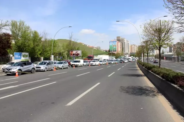 Başkent'te kısıtlamanın ilk gününde kilometrelerce trafik yoğunluğu Başkent'te kısıtlamanın ilk gününde kilometrelerce trafik yoğunluğu