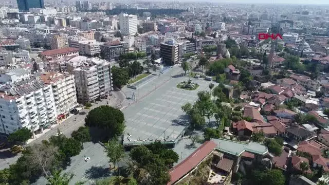 Antalya'da trafiğinde yoğunluk yaşandı, meydanlar boş kaldı Antalya'da trafiğinde yoğunluk yaşandı, meydanlar boş kaldı
