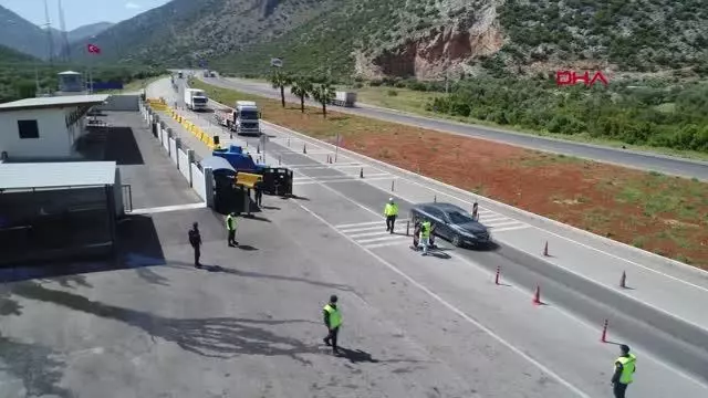 Antalya'da kontrol noktaları sakin Antalya'da kontrol noktaları sakin