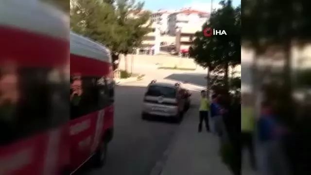 Son dakika haberi! Apartman bahçesindeki yılanı itfaiye yakaladı Son dakika haberi! Apartman bahçesindeki yılanı itfaiye yakaladı