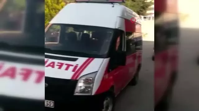 Son dakika haberi! Apartman bahçesindeki yılanı itfaiye yakaladı Son dakika haberi! Apartman bahçesindeki yılanı itfaiye yakaladı