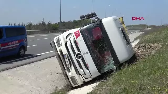 ARNAVUTKÖY'DE HAFRİYAT KAMYONU KAZASI ARNAVUTKÖY'DE HAFRİYAT KAMYONU KAZASI