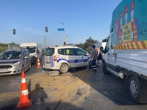 ARNAVUTKÖY'DE POLİS EKİP OTOSU İLE PİKAP ÇARPIŞTI ARNAVUTKÖY'DE POLİS EKİP OTOSU İLE PİKAP ÇARPIŞTI