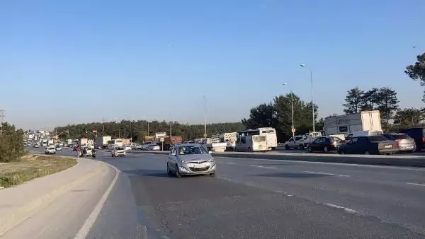 ARNAVUTKÖY'DE POLİS EKİP OTOSU İLE PİKAP ÇARPIŞTI ARNAVUTKÖY'DE POLİS EKİP OTOSU İLE PİKAP ÇARPIŞTI