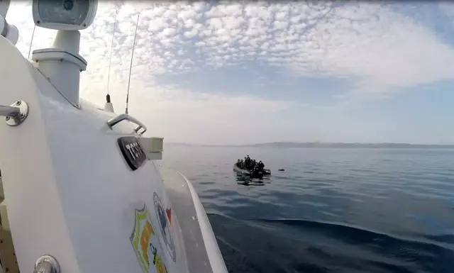 Ayvalık'ta 63 düzensiz göçmen kurtarıldı Ayvalık'ta 63 düzensiz göçmen kurtarıldı