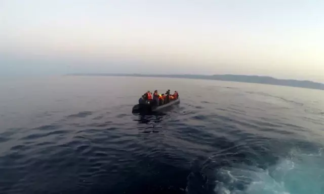 Ayvalık'ta 63 düzensiz göçmen kurtarıldı Ayvalık'ta 63 düzensiz göçmen kurtarıldı