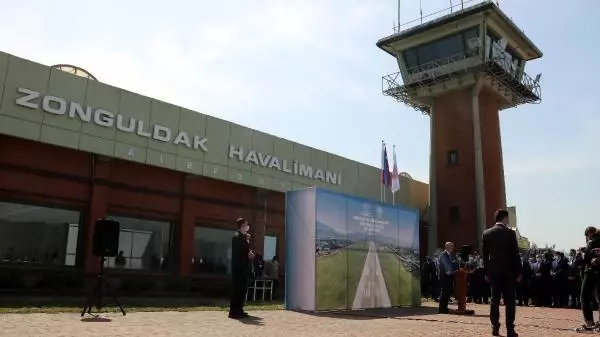 Ulaştırma ve Altyapı Bakanı Karaismailoğlu Zonguldak Çaycuma Havalimanı'nda konuştu Açıklaması Ulaştırma ve Altyapı Bakanı Karaismailoğlu Zonguldak Çaycuma Havalimanı'nda konuştu Açıklaması