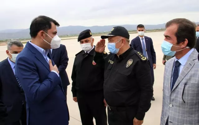 Bakan Kurum cuma namazının ardından Tunceli'ye geçti Bakan Kurum cuma namazının ardından Tunceli'ye geçti