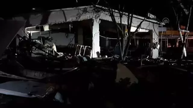 Son dakika... BALIKESİR - Bir lokantada tüpten çıkan gazın sıkışması sonucu patlama meydana geldi (3) Son dakika... BALIKESİR - Bir lokantada tüpten çıkan gazın sıkışması sonucu patlama meydana geldi (3)