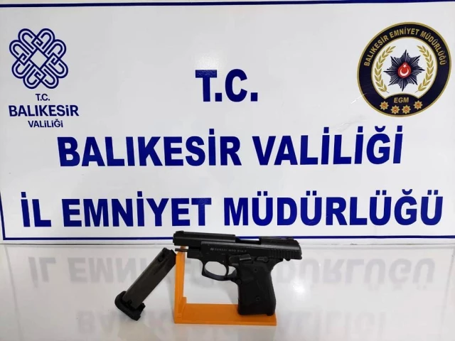 Balıkesir'de polisten 20 aranan şahsa gözaltı