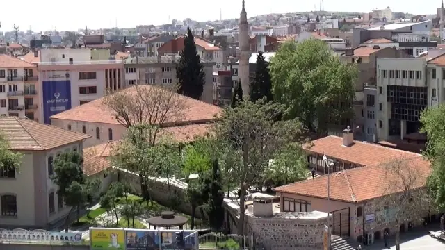 Balıkesir'de tam kapanmanın ilk Cuma namazına yoğun ilgi