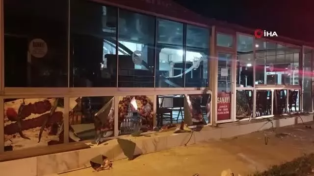 Lokantada tüp patladı, 20 iş yeri zarar gördü Lokantada tüp patladı, 20 iş yeri zarar gördü