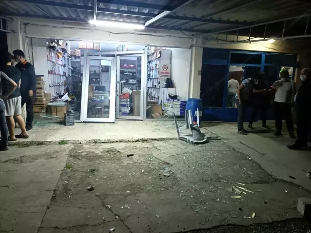 Lokantada tüp patladı, 20 iş yeri zarar gördü Lokantada tüp patladı, 20 iş yeri zarar gördü