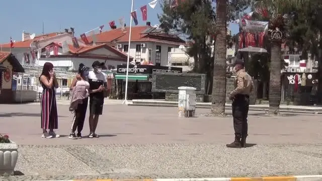BALIKESİR - Turizm merkezlerinden Ayvalık'ta 'tam kapanma' sürecinde Kovid-19 tedbirlerine uyuluyor BALIKESİR - Turizm merkezlerinden Ayvalık'ta 'tam kapanma' sürecinde Kovid-19 tedbirlerine uyuluyor