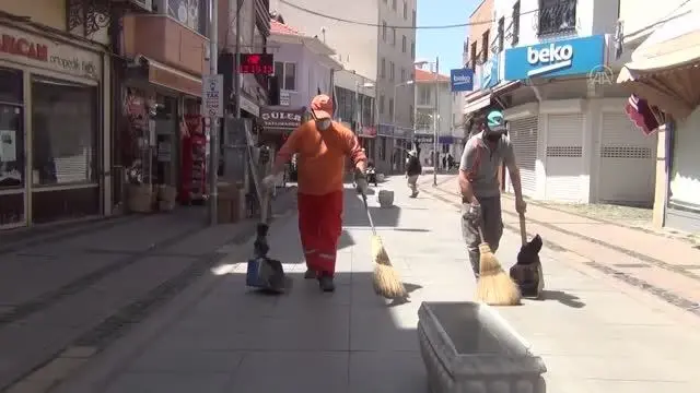 BALIKESİR - Turizm merkezlerinden Ayvalık'ta 'tam kapanma' sürecinde Kovid-19 tedbirlerine uyuluyor BALIKESİR - Turizm merkezlerinden Ayvalık'ta 'tam kapanma' sürecinde Kovid-19 tedbirlerine uyuluyor