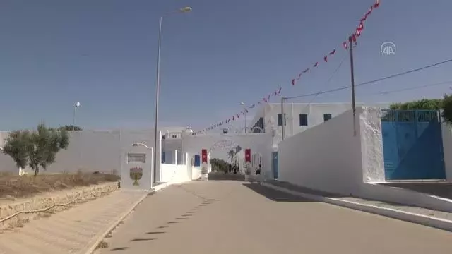 Başbakan Meşişi, Cerbe adasındaki Garibe Sinagogu'nu ziyaret etti Başbakan Meşişi, Cerbe adasındaki Garibe Sinagogu'nu ziyaret etti