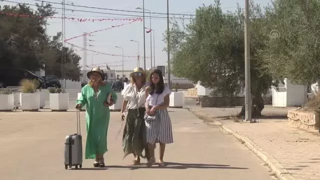 Başbakan Meşişi, Cerbe adasındaki Garibe Sinagogu'nu ziyaret etti Başbakan Meşişi, Cerbe adasındaki Garibe Sinagogu'nu ziyaret etti