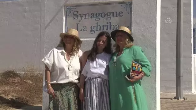 Başbakan Meşişi, Cerbe adasındaki Garibe Sinagogu'nu ziyaret etti Başbakan Meşişi, Cerbe adasındaki Garibe Sinagogu'nu ziyaret etti