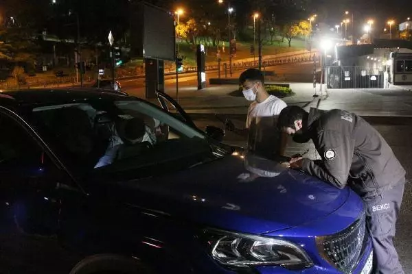 BEŞİKTAŞ'TA 17 GÜNLÜK TAM KAPANMAYLA BİRLİKTE DENETİMLER ARTTIRILDI BEŞİKTAŞ'TA 17 GÜNLÜK TAM KAPANMAYLA BİRLİKTE DENETİMLER ARTTIRILDI