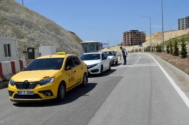 Besni'de tam kapanma başladı Besni'de tam kapanma başladı