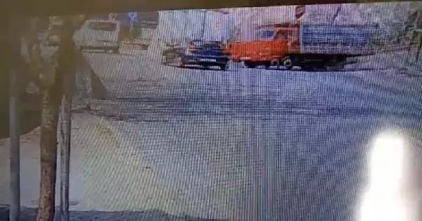 Son dakika haber | BEYKOZ'DA FECİ KAZA KAMERADA; KAMYONET OTOMOBİLE BÖYLE ÇARPTI Son dakika haber | BEYKOZ'DA FECİ KAZA KAMERADA; KAMYONET OTOMOBİLE BÖYLE ÇARPTI