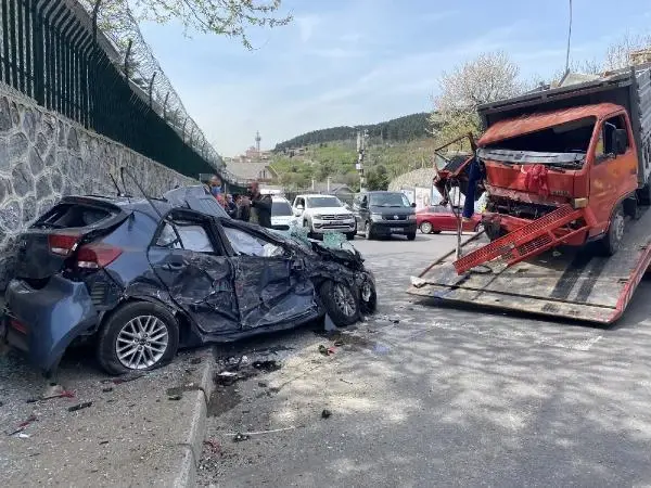 Son dakika haber | BEYKOZ'DA FECİ KAZA KAMERADA; KAMYONET OTOMOBİLE BÖYLE ÇARPTI Son dakika haber | BEYKOZ'DA FECİ KAZA KAMERADA; KAMYONET OTOMOBİLE BÖYLE ÇARPTI
