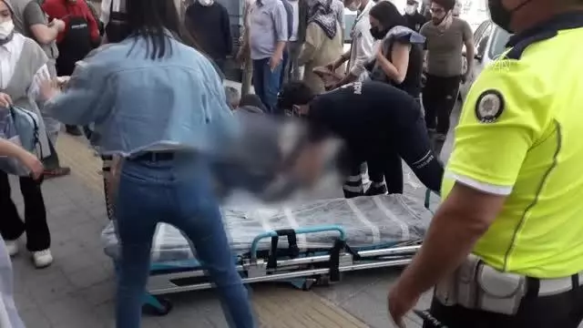 'Omuz atma' kavgası can aldı: 17 yaşındaki genç hayatını kaybetti 'Omuz atma' kavgası can aldı: 17 yaşındaki genç hayatını kaybetti