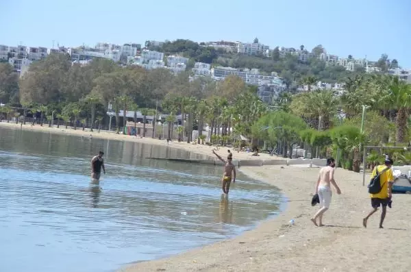 Bodrum'da sahiller turistlere kaldı