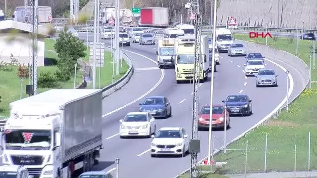 BOLU DAĞI TÜNELİ'NDEN SON 2 GÜNDE 100 BİNİ AŞKIN ARAÇ GEÇTİ BOLU DAĞI TÜNELİ'NDEN SON 2 GÜNDE 100 BİNİ AŞKIN ARAÇ GEÇTİ