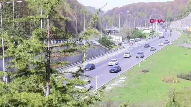 BOLU DAĞI TÜNELİ'NDEN SON 2 GÜNDE 100 BİNİ AŞKIN ARAÇ GEÇTİ BOLU DAĞI TÜNELİ'NDEN SON 2 GÜNDE 100 BİNİ AŞKIN ARAÇ GEÇTİ