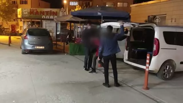 Bursa'da 10 ayrı suçtan aranan kişi Kovid-19 denetimlerinde yakalandı Bursa'da 10 ayrı suçtan aranan kişi Kovid-19 denetimlerinde yakalandı