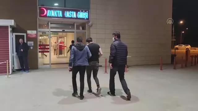 Bursa'da 10 ayrı suçtan aranan kişi Kovid-19 denetimlerinde yakalandı Bursa'da 10 ayrı suçtan aranan kişi Kovid-19 denetimlerinde yakalandı
